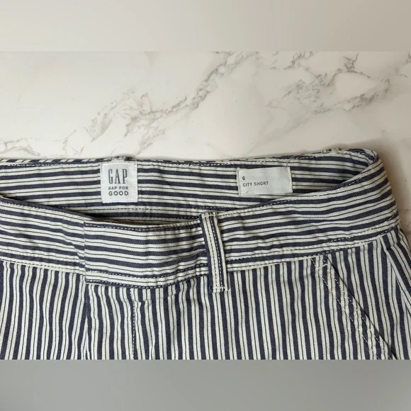 Striped shorts - Picture 2 of 4